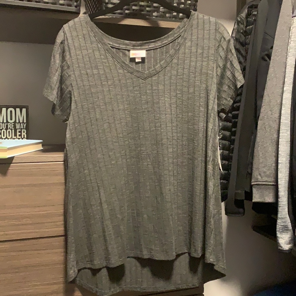 CLEARING MY CLOSET LuLaRoe Christie T-shirt Gray